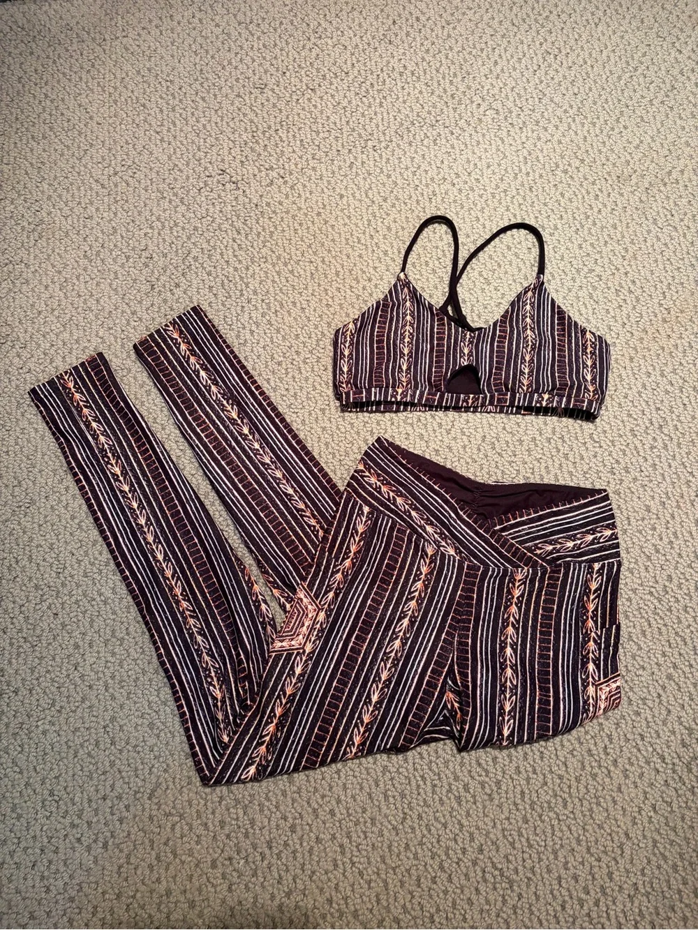 Wolven Zephyr Two-Piece Set - Sports Bra and Leggings Small